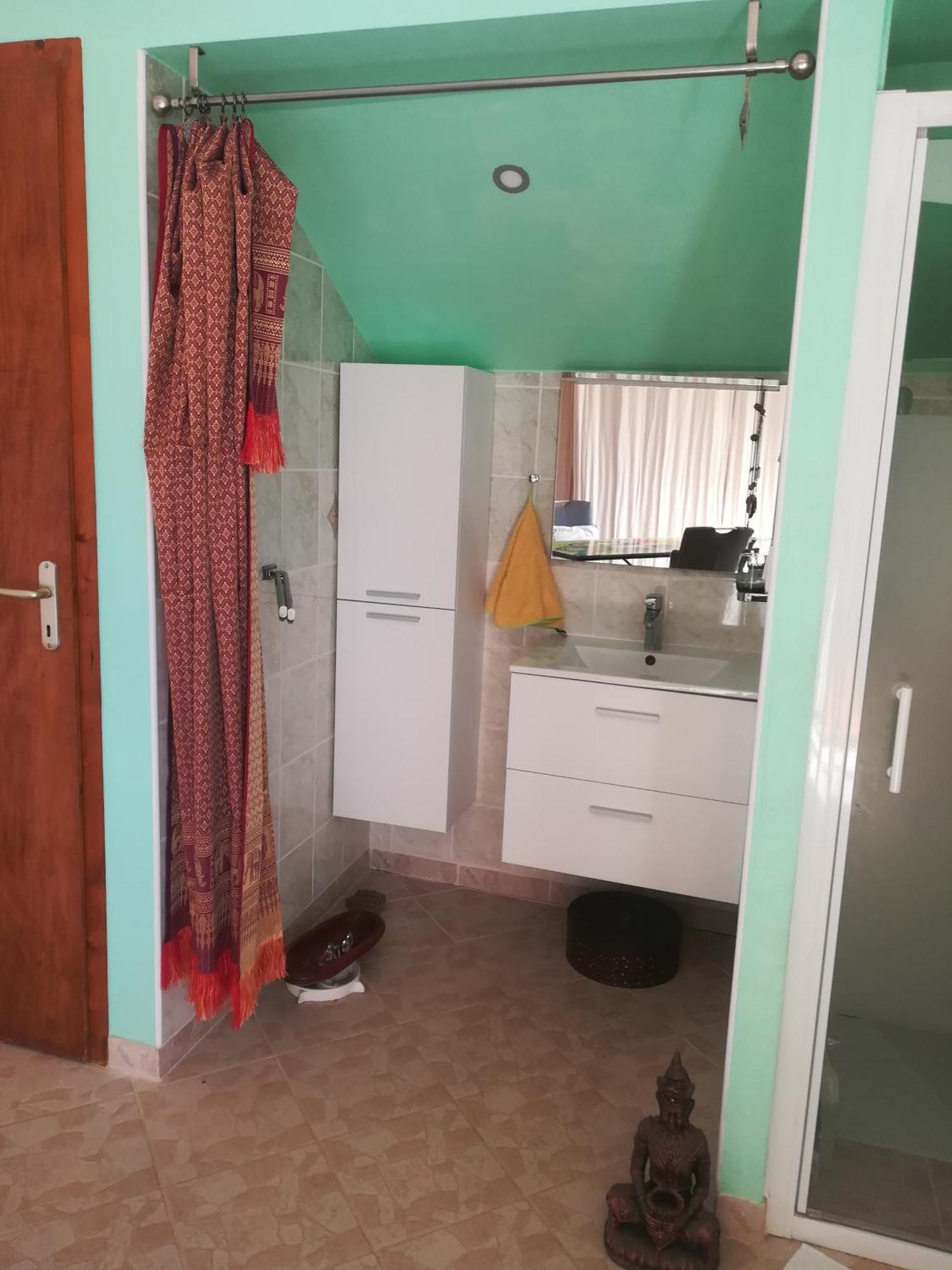 Appartement Avec Jacuzzi Hammam Sauna Privatise Au Rez De Chaussee Ds Maison A Voglans A 2 Kilometres Du Lac Du Bourget En Savoie Entre Chambery Et Aix Les Bains Cure Thermale Δωμάτιο φωτογραφία