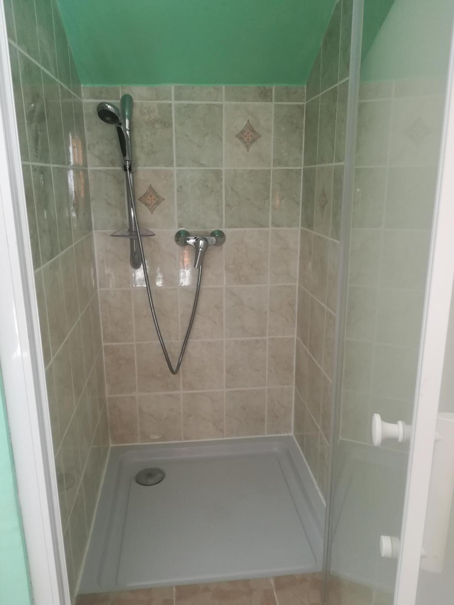 Appartement Avec Jacuzzi Hammam Sauna Privatise Au Rez De Chaussee Ds Maison A Voglans A 2 Kilometres Du Lac Du Bourget En Savoie Entre Chambery Et Aix Les Bains Cure Thermale Δωμάτιο φωτογραφία